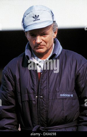 football, Bundesliga, 1983/1984, Ulrich Haberland Stadium, Bayer 04 Leverkusen versus Fortuna Duesseldorf 2:0, end of the game, leaving, coach Dettmar Cramer (Bayer) Stock Photo