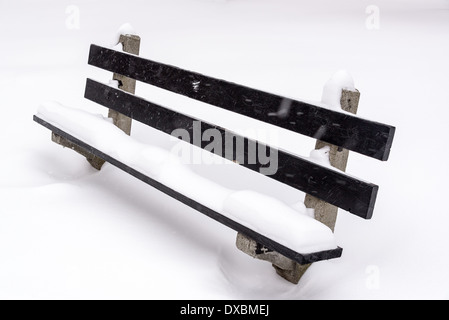 Park bench covered in snow in Wicker Park in Chicago Stock Photo