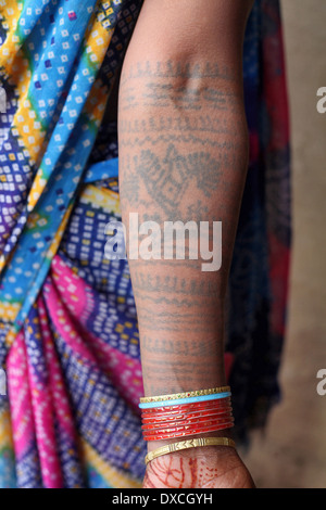 Tattoos painted on the arms of a tribal woman. Santhal tribe. Jarkatand ...