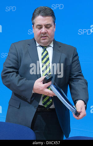 Berlin, Germany. 24th Mar, 2014. Federal Minister of Economics and Energy and chairman of the SPD, Sigmar Gabriel attends the SPD board meeting in Berlin, Germany, 24 March 2014. Photo: Maurizio Gambarini/dpa/Alamy Live News Stock Photo