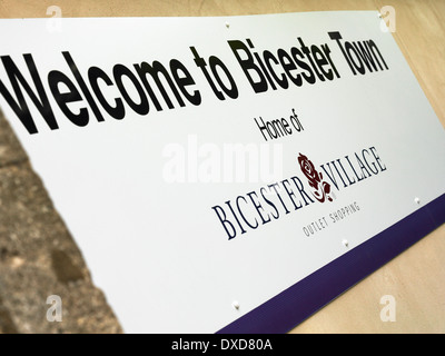 Welcome to Bicester Town sign Stock Photo