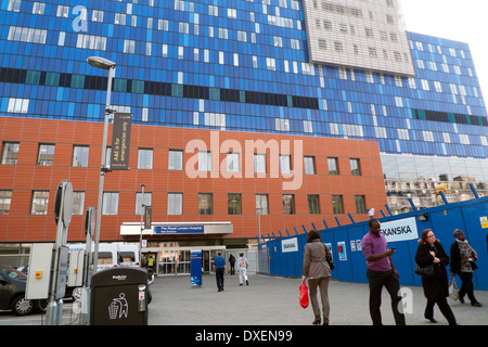 People walking at the outside entrance to the NHS Royal London Hospital in Whitechapel East London England UK Great Britain  KATHY DEWITT Stock Photo