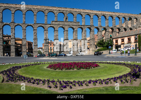 The Roman Aqueduct in the city of Segovia in the Castilla-y-Leon region of central Spain. Stock Photo