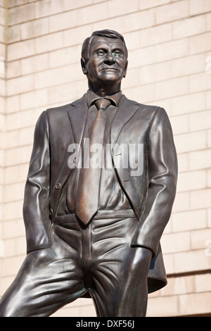 Bronze statue of Sir Bobby Robson outside St James' Park home of Newcastle United Football club newcastle upon tyne england gb Stock Photo