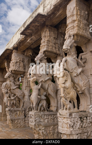 Sculpture on the outside of the Hall of 1000 Pillars at Sri Ranganathaswamy Hindu Temple at Srirangam, India. Stock Photo