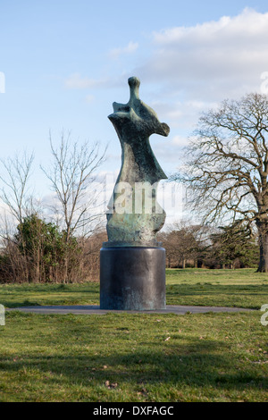 Henry Moore sculpture returns to Greenwich Park Stock Photo