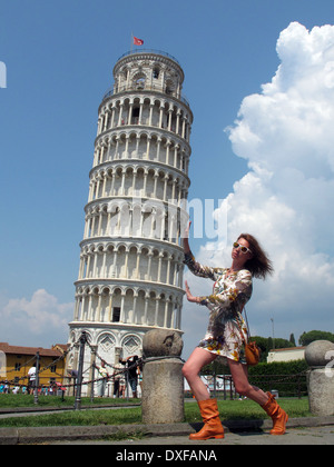 15 Amazing People That Took Posing With the Leaning Tower of Pisa To a  Whole New Level! - Wow Gallery