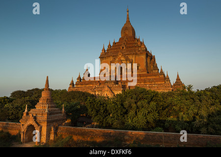 Myanmar (Burma), Mandalay Division, Bagan, Htilominlo Temple