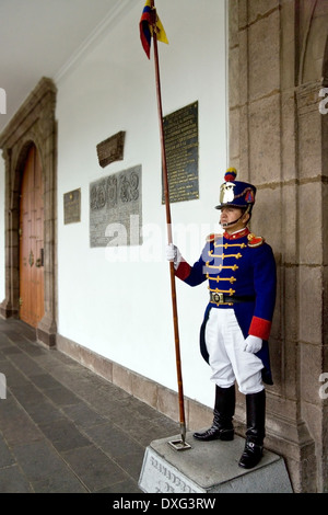Ceremonial Guard at the Palacio de la Gobierno (Presidential Palace) in Plaza de la Independencia in Quito in Ecuador Stock Photo