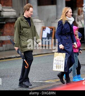 Liza Powel and Conan O'Brien Conan O'Brien, along with his wife and