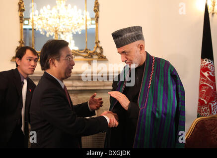 (140326) -- KABUL, March 26, 2014 (Xinhua) -- Afghan President Hamid Karzai (R) shacks hand with Ju Mengjun Chief of Xinhua Asia-Pacific Bureau after an interview at the presidential palace in Kabul, Afghanistan on March 26, 2014. Afghan President Hamid Karzai on Wednesday utterly rejected the rumors and reports suggesting he would sign the controversial Bilateral Security Agreement (BSA) with Washington before April 5 presidential elections to allow limited number of U.S. forces remain in Afghanistan after 2014 pullout of NATO-led troops from the militancy-plagued country. (Xinhua/Ahmad Masso Stock Photo