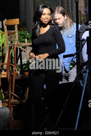 Singer/Actress Jennifer Hudson shows off her fabulous curves as she films a Weight Watchers commercial in downtown Los Angeles Los Angeles, California- 16.11.12 Featuring: Singer/Actress Jennifer Hudson Where: Los Angeles, CA, United States When: 16 Nov 2012 Stock Photo