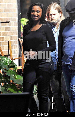 Singer/Actress Jennifer Hudson shows off her fabulous curves as she films a Weight Watchers commercial in downtown Los Angeles Los Angeles, California- 16.11.12 Featuring: Singer/Actress Jennifer Hudson Where: Los Angeles, CA, United States When: 16 Nov 2012 Stock Photo