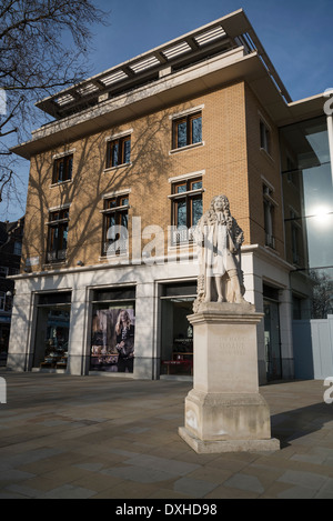 Sir Hans Sloane statue, King's Rd, London, UK Stock Photo