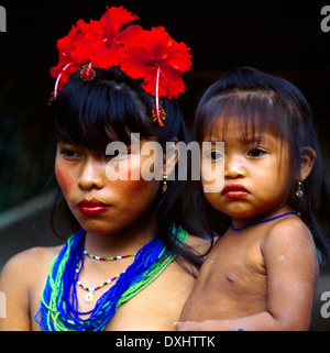 Darien Panama Choco Indians Woman With Child Stock Photo - Alamy