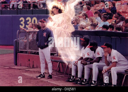 ANGELS IN THE OUTFIELD DANNY GLOVER Date: 1994 Stock Photo - Alamy