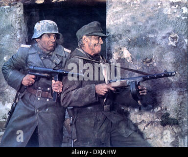 CROSS OF IRON (UK/W GER/YUG 1977) MAXIMILIAN SCHELL, JAMES C Stock Photo