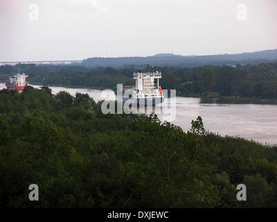 The Kiel Canal near Brunsbuttel. The Kiel Canal connects the North Sea with the Baltic Sea (Kiel Fjord). This waterway is the most frequented artificial waterway in the world based on the number of ships. Photo: Klaus Nowottnick Date: August 15, 2006 Stock Photo