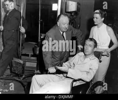 REAR WINDOW (US1954) ALFRED HITCHCOCK (DIRECTOR), JAMES STEW Stock Photo