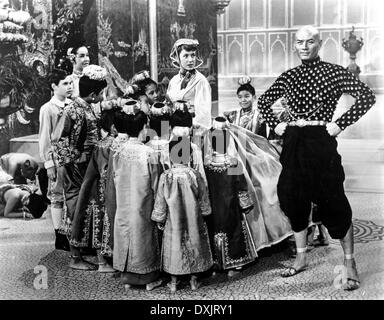 THE KING AND I (US1956) DEBORAH KERR, YUL BRYNNER  GOVERNESS Stock Photo