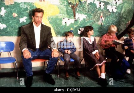 KINDERGARTEN COP (US1990) ARNOLD SCHWARZENEGGER COPYRIGHT: U Stock Photo