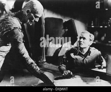 THE MUMMY Boris Karloff, Bramwell Fletcher Date: 1932 Stock Photo - Alamy