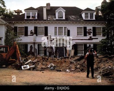 THE MONEY PIT (US1986) TOM HANKS, PHILIP BOSCO Stock Photo