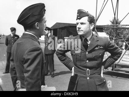 REACH FOR THE SKY (BR1956) KENNETH MORE Stock Photo