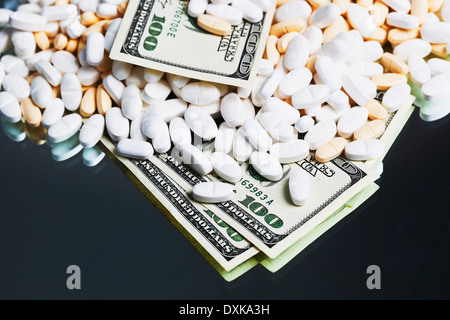 High angle shot of dollar bills and a piggy bank on a green surface ...