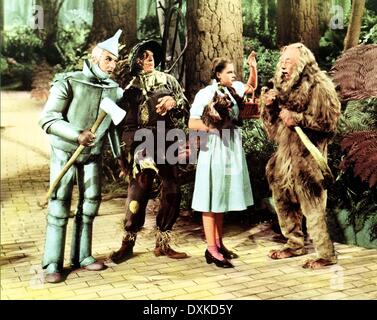 THE WIZARD OF OZ (US1939) Judy Garland ....  Dorothy Gale Ra Stock Photo