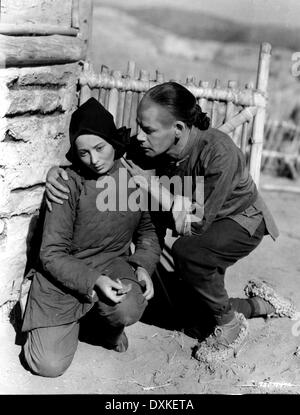 LUISE RAINER, PAUL MUNI, THE GOOD EARTH, 1937 Stock Photo - Alamy
