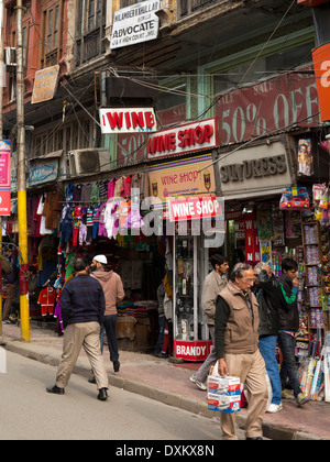 India, Jammu and Kashmir, Jammu, Raghndath Bazaar, Wine Shop selling alcohol Stock Photo