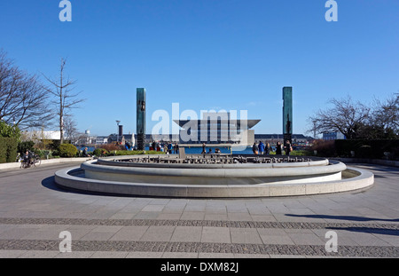 Fountain at Amaliehaven (The Amalie Garden) opposite the new Copenhagen Opera House in Copenhagen Denmark Stock Photo