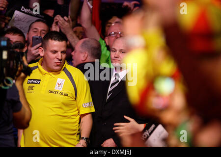 Dublin, Ireland. 27th Mar, 2014. Dave Chisnall in action against Adrian Lewis  PDC Darts Premier League from the O2 Arena, Dublin, Ireland Credit:  Michael Cullen/Alamy Live News Stock Photo