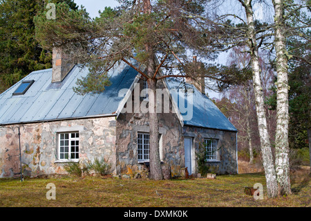 Quaint rustic cottage in the forest on the Rothiemurchus Estate, near Aviemore, Cairngorms National Park, Scotland UK Stock Photo