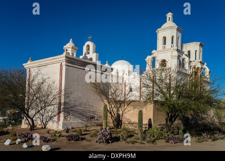 SAN XAVIER DEL BAC MISSION TUCSON ARIZONA USA Stock Photo - Alamy