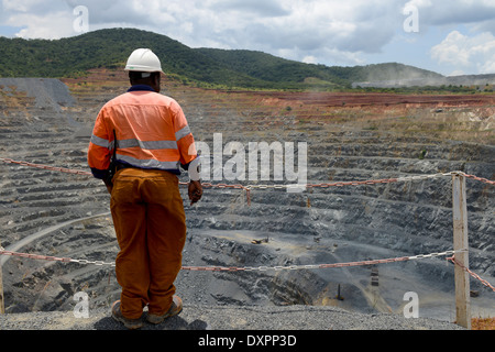 TANZANIA, town Geita, gold mining industry, open-cast goldmine of company AngloGold Ashanti - goldmines goldmining goldminer Stock Photo