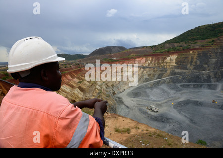 TANZANIA, town Geita, gold mining industry, open-cast goldmine of company AngloGold Ashanti - goldmines goldmining goldminer Stock Photo