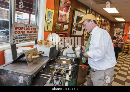 Making ice cream cones on the original cone machine at Doumar's Cones and Barbecue in Norfolk, Virginia Stock Photo