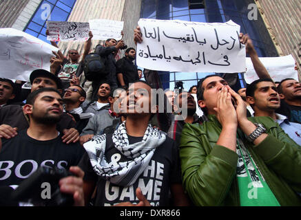 Cairo, Egypt. 29th Mar, 2014. Egyptian journalists chant slogans during a protest the death of the Egyptian journalist Mayada Ashraf, outside the Egyptian Journalist Syndicate in Cairo, on March 29, 2014. Al-Dustour, a privately-owned newspaper, said on its website that its journalist Mayada was killed while covering clashes in the northern Cairo neighbourhood of Ein Shams Credit:  Mohammed Bendari/APA Images/ZUMAPRESS.com/Alamy Live News Stock Photo