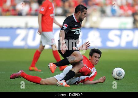 Mainz, Germany. 29th Mar, 2014. Mainz's Ja-Cheol Koo (DOWN) vies for the ball with Augsburg's Raul Bobadilla (FRONT) during the Bundesliga soccer match between 1. FSV Mainz 05 and FC Augsburg at Coface Arena in Mainz, Germany, 29 March 2014. Mainz won 3-0. Photo: FREDRIK VON ERICHSEN/DPA (ATTENTION: Due to the accreditation guidelines, the DFL only permits the publication and utilisation of up to 15 pictures per match on the internet and in online media during the match.)/dpa/Alamy Live News Stock Photo