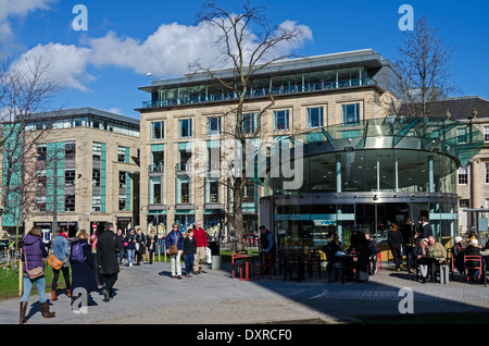 The coffee shop in gardens of St Andrew Square with Harvey Nichols Edinburgh store in the background. Stock Photo