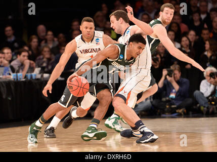 New York City, NY, USA. 28th Mar, 2014. Friday March 28, 2014: Michigan State Spartans guard Gary Harris (14) dribbles around Virginia Cavaliers forward Evan Nolte (11), with Virginia Cavaliers guard Justin Anderson (1) and Michigan State Spartans forward Matt Costello (10) looking on during the 1st half of the NCAA tournament eastern regional semi-final basketball game between Michigan State vs Virginia at Madison Square Garden in New York City, NY. Michigan State won over Virginia 61-59. Bill Shettle/Cal Sport Media. © csm/Alamy Live News Stock Photo