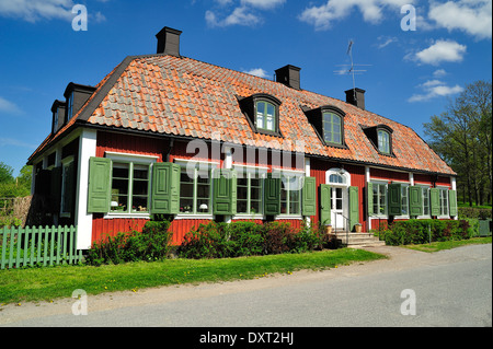 swedish-country-house-dxt2hj.jpg
