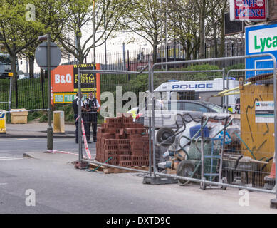 Crime near Cricklewood railway bridge: Cricklewood Lane closed to traffic after a teenager was stabbed. The 18-year-old was found in Lichfield Road with knife wounds to his leg at 5pm.  Detectives believe he was attacked in nearby Cricklewood Lane. He is in a serious but not life-threatening condition in hospital. Officers from Barnet Police are investigating. Cricklewood, London, UK on Sunday, 30 March 2014. Credit:  Cecilia Colussi/Alamy Live News Stock Photo