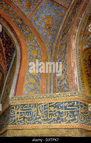 Mahal Calligraphy Detail of Taj Mahal mausoleum, calligraphy of teachings from the Koran ...
