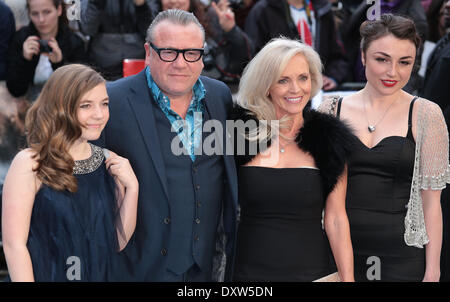 Ellie Rae Winstone Ellie Winstone, Ray Winstone, Elaine Winstone and Lois Winstone arrive ...