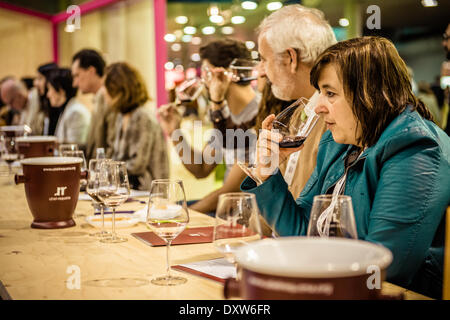 Barcelona, Spain. March 31st, 2014: Visitors of the 20th edition of the 'Alimentaria' in Barcelona are tasting wine Credit:  matthi/Alamy Live News Stock Photo
