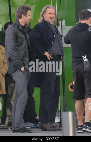 Ryan Reynolds and Jeff Bridges Actors filming scenes for the upcoming ...