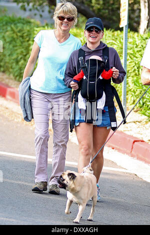Anna Faris seen with her son Jack and her parents Karen and Jack hiking in Los Angeles Los Angeles California- 28.11.12 Featuring: Anna Faris Where: United States When: 28 Nov 2012
